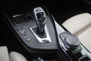 BMW 2 Serie BMW 2 Serie Cabrio M240i xDrive High Exe. M Sport / Camera / Leder / Harman Kardon / 18'' / Keyless / Navigatie / Stuurverwarming / DAB / Windscherm / Stoelverwarming / Cruise Control - afbeelding nr 29