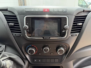 Iveco Daily Iveco Daily 35C18 3.0 L2H2 Airco Cruise Control 3,5 Tons Trekhaak 5-26 APK Lucht geveerde stoel - afbeelding nr 15
