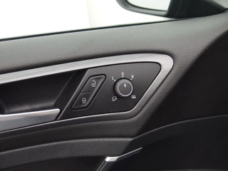 Volkswagen Golf AUTOMAAT / NAVI / CLIMA / PDC / CARPLAY / BLUETOOTH / ACC - afbeelding nr 25