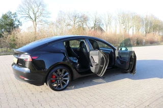 Tesla Model 3 Tesla Model 3 PERFORMANCE AWD 75 kWh dual motor 462pk leder panodak stoelverwarming v+a autopilot black on black de-chrome uitstraling! - afbeelding nr 32