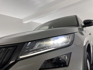 Škoda Kodiaq Aut. *ADAPTIVE-CRUISE | LEATHER-MICROFIBRE | DIGI-COCKPIT | FULL-LED | CANTON-SOUND | SPORT-SEATS | KEYLESS | CAMERA | DAB+ | AMBIENT-LIGHT | NAVI-FULLMAP | ECC | PDC | 19''ALU* - afbeelding nr 32