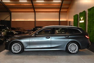 BMW 3 Serie BMW 3-serie Touring 320i High Executive Edition - Adaptive Cruise Control - Memory - Panoramadak - El. Trekhaak - Dashboard Leder - afbeelding nr 30