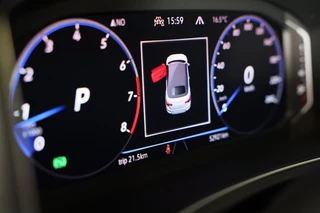Volkswagen T-Roc Volkswagen T-Roc Cabrio 1.5 TSI R-Line / AUT / Acc / Digital Cockpit / Lane Assist / Dode Hoek / Leder / Camera / Navi / 20 Inch - afbeelding nr 8