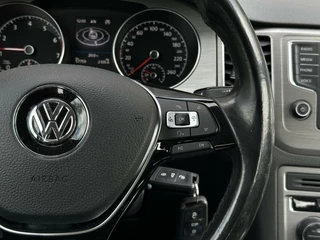 Volkswagen Golf Sportsvan Volkswagen Golf Sportsvan 1.0 TSI Connected Series, NL AUTO, NAP, ECC-AIRCO, NAVI, DODEHOEK, CRUISE, CAMERA, PARKEERSENSOREN, TREKHAAK, LICHTMETAAL 16