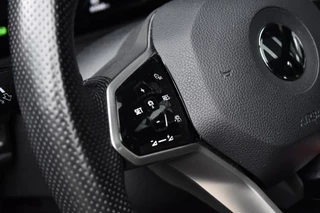 Volkswagen Golf | Panoramadak | ACC | Matrix-LED | Stoel + Stuurverwarming | CarPlay | - afbeelding nr 23