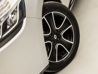 Renault Clio (NAVIGATIE, TREKHAAK, PARKEERSENSOREN, SPORTSTOELEN, GETINT GLAS, LM VELGEN, BASS REFLEX, CRUISE, NIEUWE APK, NIEUWSTAAT) - afbeelding nr 16