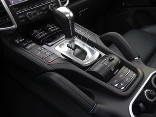 Porsche Cayenne Porsche Cayenne 3.0 S E-Hybrid 410PK / Porsche Sport Design / LED - afbeelding nr 17