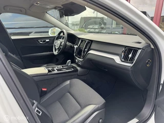 Volvo V60 Volvo V60 2.0 T6 Recharge AWD R-Design / Carplay - afbeelding nr 8