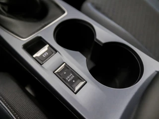 Peugeot 2008 Peugeot 2008 1.2 PureTech Sport (VIRTUAL COCKPIT, APPLE CARPLAY, GROOT NAVI, LEDER, 360 CAMERA, SPORTSTOELEN, LED KOPLAMPEN, GETINT GLAS, LANE ASSIST, DAB+, NIEUWSTAAT) - afbeelding nr 29