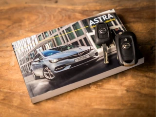 Opel Astra Opel Astra Sports Tourer 1.2 Design & Tech (APPLE CARPLAY, GROOT NAVI, CAMERA, ADAPTIVE CRUISE, LEDER, GETINT GLAS, SPORTSTOELEN, LED KOPLAMPEN, CRUISE, PARKEERSENSOREN, NIEUWE APK, NIEUWSTAAT) - afbeelding nr 16