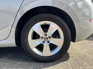 Škoda Scala Airco/Lichtmetalen velgen/Cruise control - afbeelding nr 39