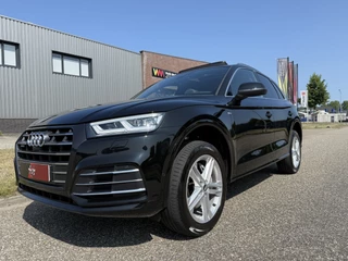 Audi Q5 Audi Q5 55 TFSI e quattro Competition 367PK S-Line PANO/LUCHTVERING/TREKHAAK/360CAMERA/MASSAGE/KEYLESS/MATRIX/VIRTUAL/CARPLAY/SFEER/19