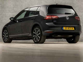 Volkswagen Golf 204Pk Automaat (APPLE CARPLAY, NAVIGATIE, CLIMATE, PARKEERSENSOREN, LED KOPLAMPEN, GETINT GLAS, SPORTSTOELEN, ZWART HEMEL, CRUISE, NIEUWE APK, NIEUWSTAAT) - afbeelding nr 3