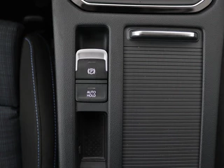 Volkswagen Passat Volkswagen Passat 1.4 TSI PHEV GTE | Stoelverwarming | Camera |  Adaptive cruise | Matrix LED | Massage | Carplay | Navigatie | Side Assist - afbeelding nr 9