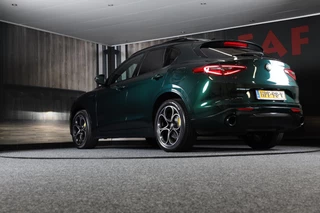 Alfa Romeo Stelvio Alfa Romeo STELVIO 2.0 T AWD 6C Villa d'Este / Acc / Lane Assist / HK / Dode Hoek / Camera / Open Panoramadak / Led / Pdc / 20 Inc - afbeelding nr 3