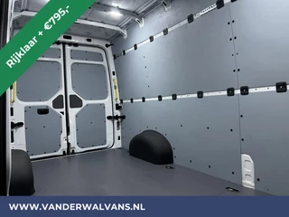 Volkswagen Crafter Volkswagen Crafter 2.0 TDI 140 pk Automaat L4H3 L3H2 RIJKLAAR Euro6 Airco | Camera | Apple Carplay Android Auto, Chauffeursstoel, Stoelverwarming, 3000kg Trekhaak - afbeelding nr 12