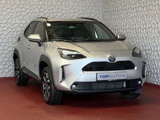 Toyota Yaris Cross 1.5 HYBRID DYNAMIC STOEL/STUUR VERW. 17''LMV KEYLESS CAMERA LED ZWARTE HEMEL