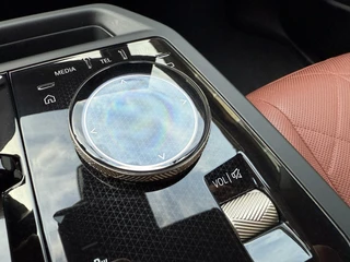 BMW iX BMW iX xDrive40 High Executive 77 kWh SOH 99% Led v+a Auto.inparkeren Pano - afbeelding nr 42