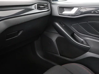 Ford Focus Ford Focus 1.0 EcoBoost ST Line | Stoel & stuurverwarming |  Camera | Trekhaak | Climate control | Carplay | Navigatie | Cruise control - afbeelding nr 20