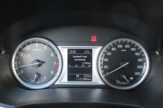 Suzuki Vitara Suzuki Vitara 1.6 Exclusive + Trekhaak | Dealer onderhouden! - afbeelding nr 13