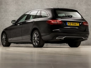 Mercedes-Benz C-Klasse 157Pk Automaat (DUBBEL PANORAMADAK, GROOT NAVI, SFEERVERLICHTING, STOELVERWARMING, ELEK SPORTSTOELEN, LEDER, CRUISE, PARKEERSENSOREN, NIEUWE APK, NIEUWSTAAT) - afbeelding nr 3