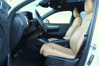 Volvo XC40 ➡️ Volvo XC40 1.5 T5 Recharge Inscription 262 pk | 1e eigenaar | 19 inch | Camera | Dakraam | LED | DAB | Trekhaak | Voorruit verwarming | Telefoon lader | NL auto | inc BTW | - afbeelding nr 10
