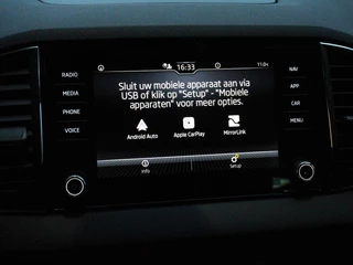 Škoda Karoq Skoda Karoq 1.5 TSI 150pk DSG Ambition | Navigatie | Apple Carpla/Android Auto | Camera | Climate Control | Adaptive Cruise control | Lichtmetalen Velgen - afbeelding nr 26