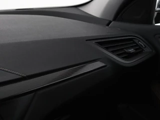 BMW 1 Serie BMW 1-serie 118i Business Edition | Luxury Line |  Panoramadak | Leder | Stoel & stuurverwarming | Camera | Carplay | Full LED | Live Cockpit | Navigatie | HiFi System | Parkeerhulp | Climate control - afbeelding nr 25