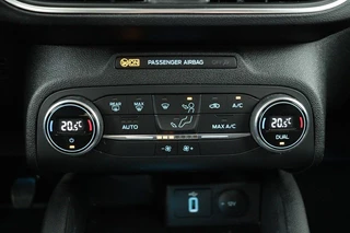 Ford Focus Ford Focus 1.0 EcoBoost Titanium | Trekhaak | Camera |  Full LED | Navigatie | Keyless | Park Assist | Climate control | Getint glas - afbeelding nr 15