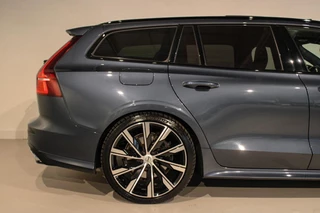 Volvo V60 Volvo V60 2.0 T6 Recharge AWD R-Design HEICO | PANO | B&W - afbeelding nr 20