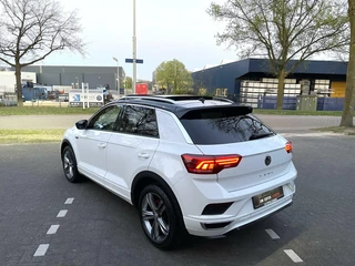Volkswagen T-Roc Volkswagen T-Roc 1.5 TSI R-Line/ Camera/ Pano.Dak/ Virtual Dashboard - afbeelding nr 23