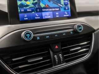Ford Focus Automaat (APPLE CARPLAY, GROOT NAVI, STUUR/STOELVERWARMING, ADAPTIVE CRUISE, SPORTSTOELEN, CAMERA, KEYLESS, TREKHAAK, NIEUWSTAAT) - afbeelding nr 26