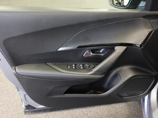 Peugeot 2008 Peugeot 2008 1.2 PureTech 130pk Automaat Allure | Navigatie | Apple Carplay/Android | Auto 360 camera | Parkeersensoren | Blind Spot Assist | Adaptive Cruise Control | Stoelverwarming | Getinte ramen | Climate Control - afbeelding nr 11