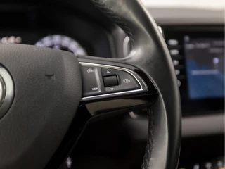 Škoda Karoq Automaat (APPLE CARPLAY, GROOT NAVI, CAMERA, LEDER/ALCANTARA, STOELVERWARMING, SPORTSTOELEN, ADAPTIVE CRUISE, GETINT GLAS, PARKEERSENSOREN, LED KOPLAMPEN, NIEUWE APK, NIEUWSTAAT) - afbeelding nr 20