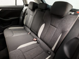 Škoda Scala Automaat (DIGITAL COCKPIT, APPLE CARPLAY, GROOT NAVI, CLIMATE, STOELVERWARMING, SPORTSTOELEN, PARKEERSENSOREN, CRUISE, LED KOPLAMPEN, NIEUWE APK, NIEUWSTAAT) - afbeelding nr 16