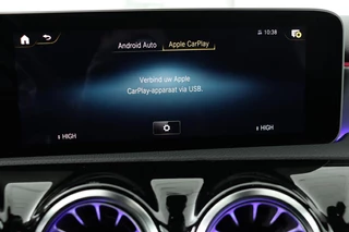 Mercedes-Benz A-Klasse Mercedes-Benz A-klasse 250e AMG Night | Stoelverwarming | Carplay |  Widescreen | Sfeerverlichting | Camera | Leder/Alcantara | Navigatie | Full LED - afbeelding nr 11