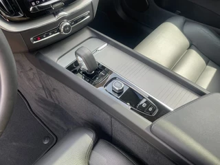 Volvo XC60 Volvo XC60 2.0 T6 Plug-In Hybrid AWD Dark Panoramadak / Trekhaak / Leder - afbeelding nr 19