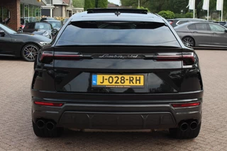 Lamborghini Urus Lamborghini Urus 4.0 V8 / NL Auto! / Full Carbon / Keramisch / B&O / Pano / 360Camera / Head-up / 23'' / Stoelventilatie / Massage - afbeelding nr 15