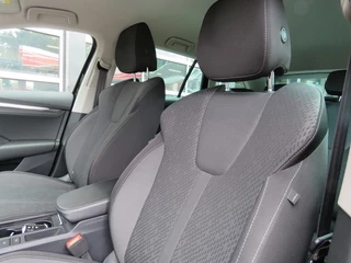 Škoda Octavia Škoda Octavia Combi 1.4 TSI 204pk IV PHEV Business Edition / Stoel & stuurwiel verwarming / Navi / Led / 18 Inch / BOVAG garantie - afbeelding nr 27