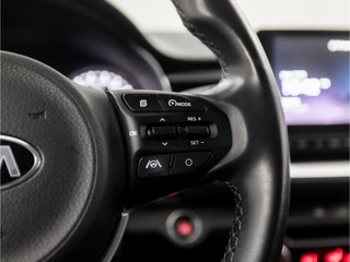 Kia Stonic (APPLE CARPLAY, GROOT NAVI, CLIMATE, ADAPTIVE CRUISE, SPORTSTOELEN, KEYLESS, CAMERA, GETINT GLAS, LM VELGEN, NIEUWSTAAT) - afbeelding nr 19