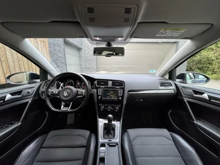 Volkswagen Golf Volkswagen Golf Variant 1.4 TSI R-line 150pk | Navigatiesysteem | Osram LED verlichting | Trekhaak uitklapbaar | Keyless entry | Stoelverwarming | Cruise control | R-stuur | Parkeersensoren voor en achter | Achteruitrijcamera - afbeelding nr 3