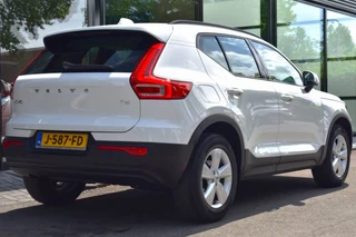 Volvo XC40 Volvo XC40 T2 129pk Aut. Momentum Core | Navigation Tech | Airco | LM velge - afbeelding nr 2