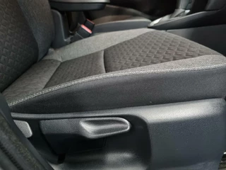 Toyota Yaris Cross Toyota Yaris Cross 1.5 Hybrid Team-D / PDC v+a / BSM / Elektrische achterklep - afbeelding nr 24