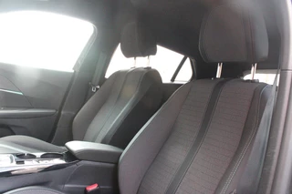 Peugeot 2008 Peugeot 2008 1.2 100PK ALLURE PACK | TREKHAAK | NAVIGATIE | APPLE CARPLAY/ANDROID AUTO | 3-D INSTRUMENTENPANEEL | ACHTERUITRIJ CAMERA | CRUISE CONTROL | LED KOPLAMPEN | CLIMATE CONTROL | 17