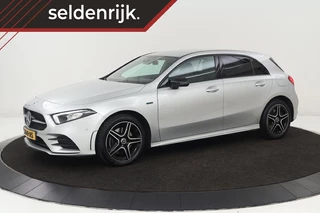 Mercedes-Benz A-Klasse Mercedes-Benz A-klasse 250e AMG Night | Stoelverwarming | Carplay |  Widescreen | Sfeerverlichting | Camera | Leder/Alcantara | Navigatie | Full LED - afbeelding nr 1