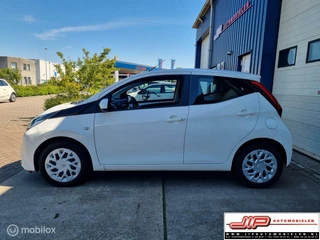 Toyota Aygo Toyota Aygo 1.0 VVT-i x-play 5 deurs airco, camera - afbeelding nr 2