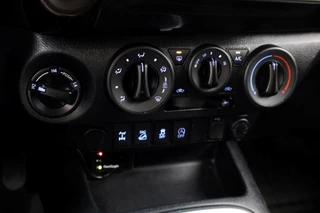 Toyota Hilux Toyota Hilux 2.4 D-4D-F 150pk E6 Xtra Cab Professional 4x4 4WD 11-2016 - afbeelding nr 15