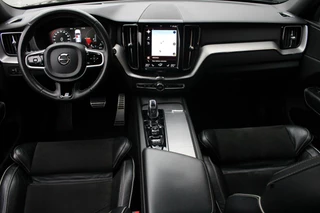 Volvo XC60 Volvo XC60 2.0 T8 Twin Engine AWD R-Design | Pano | Trekhaak - afbeelding nr 4