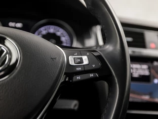Volkswagen Golf (APPLE CARPLAY, GROOT NAVI, CLIMATE, STOELVERWARMING, DYNAMISCHE KNIPPERLICHTEN, ALCANTARA SPORTSTOELEN, ADAPTIVE CRUISE, PARKEERSENSOREN, LM VELGEN, NIEUWSTAAT) - afbeelding nr 17