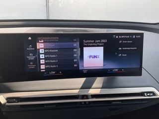 BMW iX BMW iX xDrive50 High Executive 112 kWh Laser B&W Pano.dak Trekhaak M-sport - afbeelding nr 30